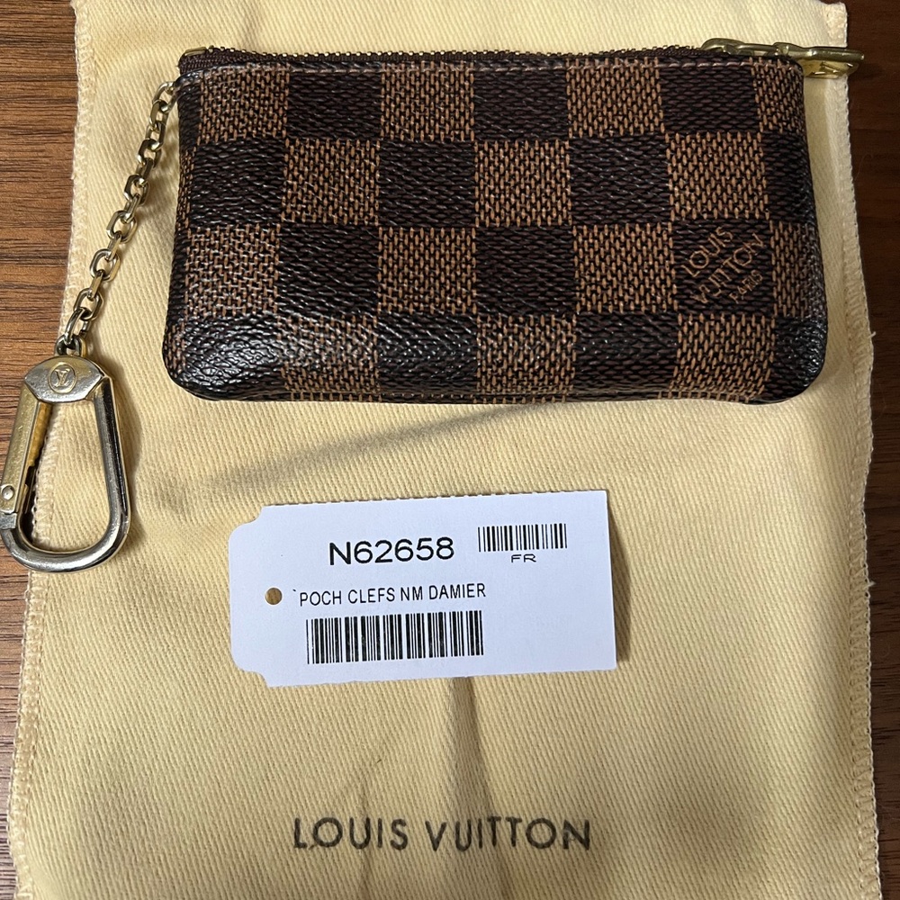 Louis Vuitton Damier key pouch